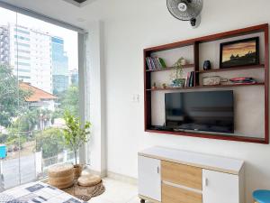 Mặt tiền Quận 3 - Nhà kính view đẹp - có thang máy