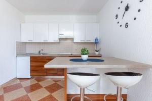 Appartement mit Balkon und Meerblick - b58022 