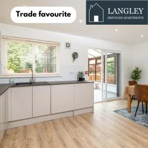 Langley House, 5 bed, all doubles with Smart TV, 3 bath, 2 lounges, FULLY equipped kitchen, FREE parking, PERFECT for BUSINESS, TRADES, GOLF and relocation 5 Min to EDEN and Port projects Wifi, Smart Tv, garden, dishwasher - 邓迪