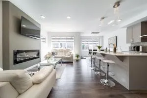 New Luxury House in South Edmonton Near Airport - Devon