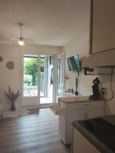 studio cabine avec véranda et terrasse - Saint-Mamet