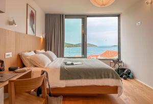 Seaview and Pool House Manu