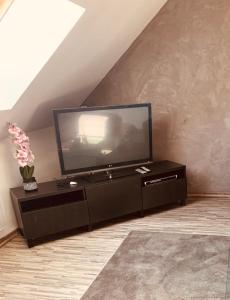 CHAMBRE et JARDIN Village au bord de l eau Cour et Garage privés