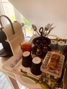 CHAMBRE et JARDIN Village au bord de l eau Cour et Garage privés