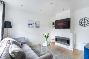 City Gem - 2 Bed House, 6 mins from Liverpool Street, Shops & Restaurants