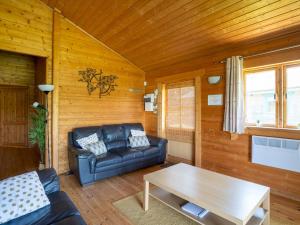 Pochard Lodge Lakeside Fishing Parking - Pass the Keys