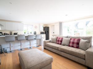 Crooked Cottage in picturesque Upper Oddington - Pass the Keys