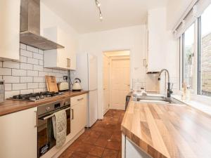 Quaint Victorian Cottage great transport to London - Pass the Keys