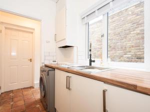 Quaint Victorian Cottage great transport to London - Pass the Keys