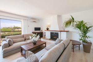 G-Fast fertig gestelltes Inserat- Moderne grosse Villa, 5 Min fussläufig zum Strand,Pool,Klima