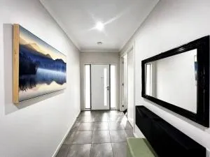 five-room house next to the park16 - Пойнт-Кук