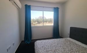 Melania Modern Apart with pool near CORAL BAY, Pafos