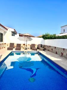 Chalet junto al mar con piscina privada