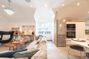 Cozy 2-Br Apartment 1 min from the Beaches