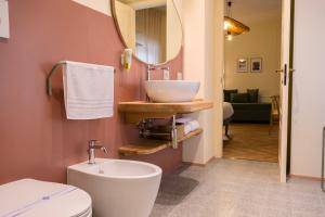 Casaretti Affittacamere - In centro a Foligno, con parcheggio e ampio bagno in camera