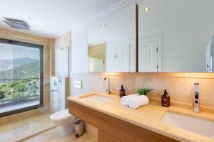 Villa Korsan- 8 Bedroom Villa with Private Pool and Sea View