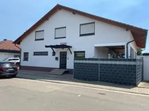 Casa Rosa Ferienwohnung in Altrip - Waldsee