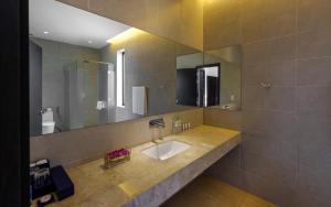 Biệt thự mặt tiền biển Saint Simeon Resort