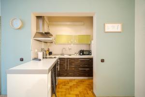 Cozy 1 bdrm, top center, Solunska near Vitoshka street