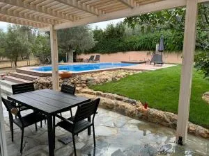 Villa Josefine - With private pool and parking - Skála