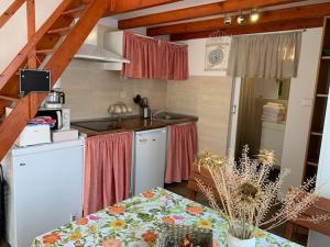 Maisons de vacances LES HIRONDELLES 2KM DE LA PLAGE-JARDIN-WiFi-PARKING-DRAPS ET SERVIETTES : photos des chambres