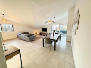 Appartement 3 chambres, piscine, 50 m des plages