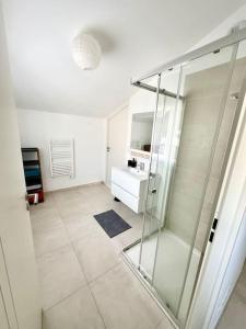 Appartement 3 chambres, piscine, 50 m des plages