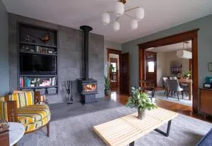 Dancing Doe Estate - Delaware Valley Escape with Wood Stove and Hot Tub - Jeffersonville