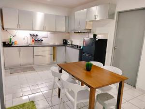 Spacious 3BR Apartment Near Town