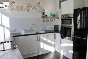 Flip Flop Flat, Sea Views, Short Stroll to Beaches