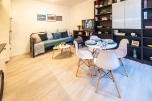 Old town 2 rooms apartment garden free parking