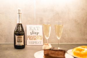 Old town 2 rooms apartment garden free parking