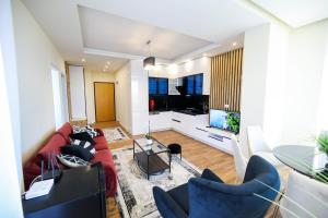 Bay View Balcony- Luxury Apartments With Free Parking