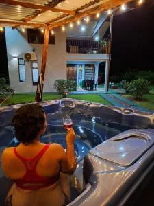 Arenal Nephelium Country Home, Refugio rural con piscina, jacuzzi y balcón con hermosas vistas al Volcán Arenal, en una finca privada - Ángeles