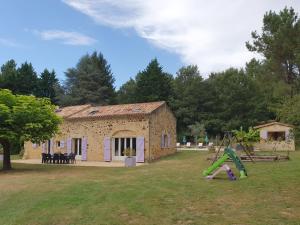 Maisons de vacances Maison de campagne - 5 chambres : photos des chambres