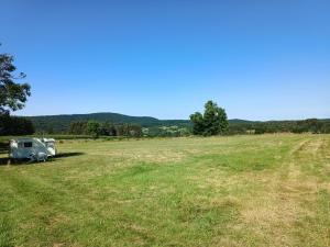 Campings Caravane Vintage insolite avec jacuzzi au calme : photos des chambres