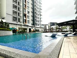 KAVENUE Cybercity Sunset View, 8-10 pax