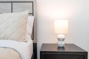 Two bedroom suite in Hollywood!