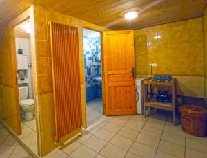 Campings Caravane Vintage Atypique avec jacuzzi a la campagne : photos des chambres