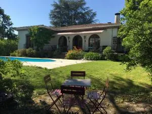 Villa 10 personnes aux pieds des Pyrénées - Larom