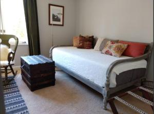 Hollyhock House! Close to UNC, RTP, and Duke!