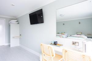 Twin Room with Private Bathroom room in Waters Edge Hotel