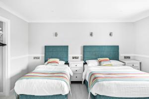 Family Room with Shower room in Waters Edge Hotel