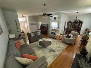 Captain Rons Retreat - Hollywood Point