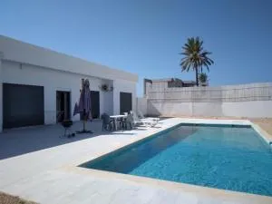 Très belle villa avec piscine - Мидун