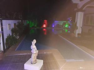 5 BEDROOM POOL VILLA 200M TO FISHERMANs VILLAGE