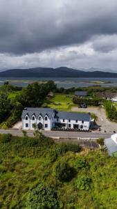 Lake House & Private Pub Kerry - Large Groups up to 26 People - 4-Sterne-Hotels in Kenmare