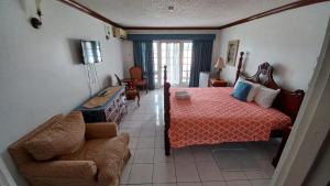 Fishermans Inn Hotel on the Luminous Lagoon