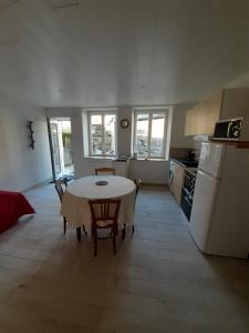 Appartements Gite calme berce par le bruit du ruisseau : photos des chambres