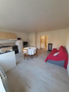 Gîte calme bercé par le bruit du ruisseau